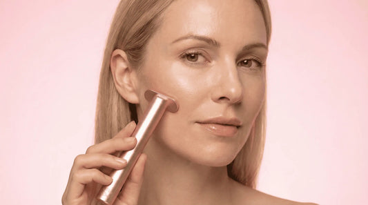 EMS fürs Gesicht zuhause: Wie oft anwenden & worauf du achten solltest | Mini Diva Beauty